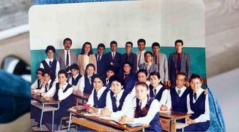 45 yıllık öğretmeni eşinin emeklilik sürprizi gözyaşlarına boğdu