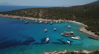 Bodrum'un mavi koylarına turist ilgisi; lüks teknelerin haftalık kirası 7 bin avrodan başlıyor