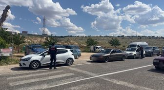 Gaziantep'te 'Şok Yol Kontrol Uygulaması'nda 74 aranan şüpheli yakalandı