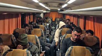 İzmir'de 36 düzensiz göçmen ve 1 göçmen kaçakçısı yakalandı