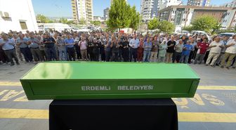 Mersin'de yaşamını yitiren sağlık çalışanı için hastanede tören yapıldı