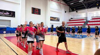 Minik hentbolcuların Türkiye şampiyonası Aydın'da başladı