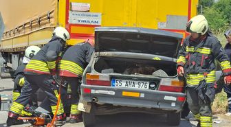 Samsun'da park halindeki tırın dorsesine çarpan otomobildeki karı koca öldü
