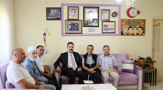 Sivas'ta gazeteci Burak Erdoğmuş, mezarı başında anıldı
