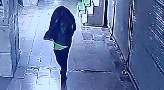 Tanınmamak için başına çöp poşeti geçirip yangın çıkaran şahıs kameralara yakalandı