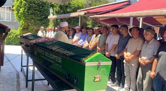 Tatil yolunda can veren anne ve kızı toprağa verildi