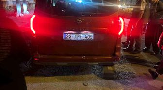Traktör ile hafif ticari araç çarpıştı: 1 yaralı