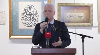 Dolmabahçe'de 'İFTİHAR' Tezhip Sergisi: Geleneksel Sanatlar Geleceğe Taşınıyor