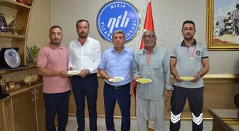 Yılın ilk boz Antep fıstığı üreticileri altınla ödüllendirildi