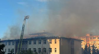 Beylikdüzü'nde okulun çatısında çıkan yangına müdahale ediliyor