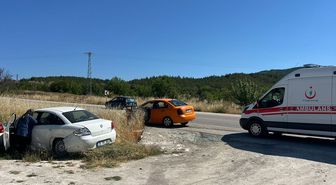 Boyabat'ta iki otomobilin çarpıştığı kazada 1 kişi yaralandı