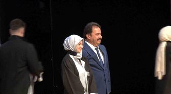 Bursa İl Emniyet Müdürü Gökce kızına diplomasını elleriyle verdi