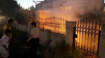 Çocukların su bidonlarıyla yangına müdahalesi kamerada