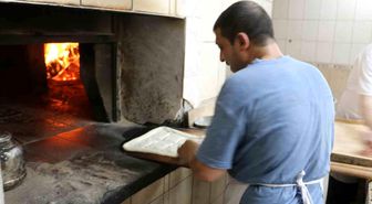 Diyarbakır'da 60 derece sıcakta 'ekmek' mesaisi