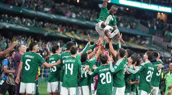 Dördüncü maçında da gol yemeyen Meksika, Ekvador'u evine gönderdi