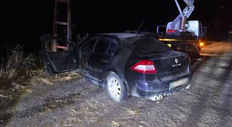 Elektrik direğine çarpan otomobilin alkollü sürücüsü ağır yaralandı