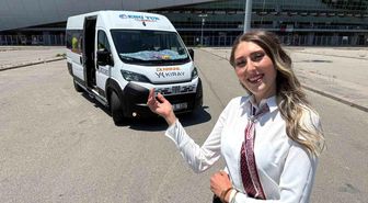 Eskişehir'de üniversite mezunu kadın servis şoförü 'olmaz' diyenlere inat direksiyon sallıyor