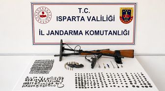 Isparta'da tarihi eser kaçakçılığı operasyonu: 421 sikke ele geçirildi