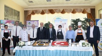 Kırşehir Ahi Evran Üniversitesi'nde aşure dağıtımı yapıldı