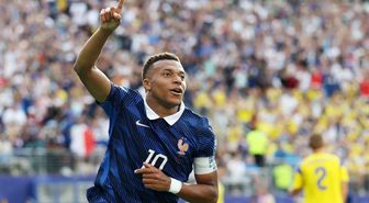 Mbappe, Messi'yi yakaladı!