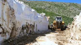 Muş'ta temmuzda da ekiplerin kar mesaisi sürüyor