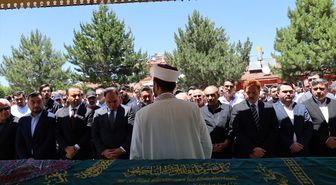 Orta Belediye Başkanı Ömer Bezci'nin annesi son yolculuğuna uğurlandı