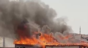 Pendik'te 4 katlı binada çıkan yangın söndürüldü
