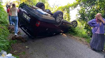 Rampada geri kayan otomobil takla attı: 4 yaralı