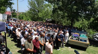 TIR'a çarpan otomobilde ölen çift son yolculuğuna uğurlandı