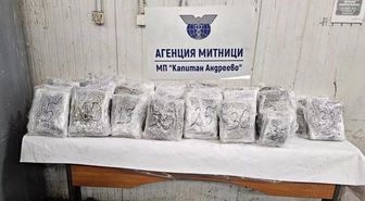 Türkiye'ye sokulmak istenen 47 kilo esrar sınırda ele geçirildi