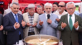 Yozgat'ta vatandaşlara aşure ikram edildi