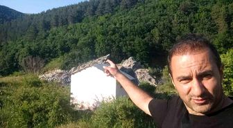Anne ayı ve 3 yavrusu arazide görüntülendi