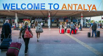 Antalya'ya 6 ayda hava yoluyla 5 milyon 574 bin 375 turist geldi