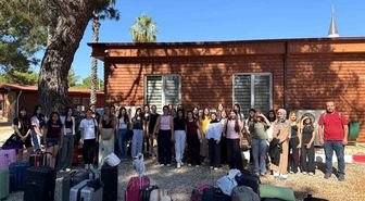 Aydınlı gençler ücretsiz gençlik kampı için Antalya yolcusu