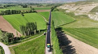 Bayburt'ta 25 Köyün Ulaşımını Sağlayan Yolda Asfalt Çalışmaları Sürüyor