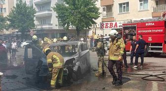 Çakmak yüklü araç alev alev yandı