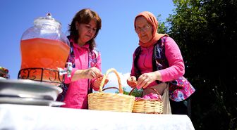 Isparta'da kadınlar gül şerbeti geleneğini yaşatıyor