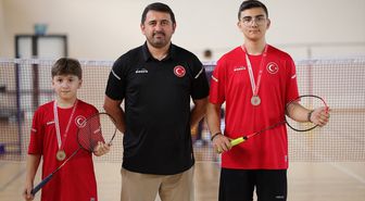 Milli antrenör baba, badminton sevgisi aşıladığı oğullarıyla başarı peşinde