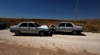 Şanlıurfa'da iki otomobilin çarpıştığı kazada 4 kişi yaralandı