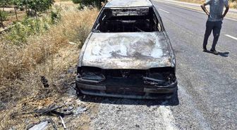 Seyir halindeki otomobil alev aldı