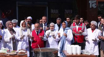 15 Temmuz Derneği'nden 10. Yıl Anma Etkinlikleri: Şehitler İçin Aşure Dağıtıldı