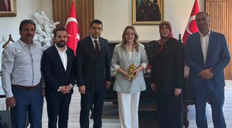 Kaymakam Yılmaz'a eğitime destek plaketi