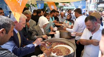 Bakan Göktaş, Erzincan'da aşure dağıttı, esnafı ziyaret etti