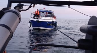 Beylikdüzü açıklarında makine arızası yapan tekne kurtarıldı
