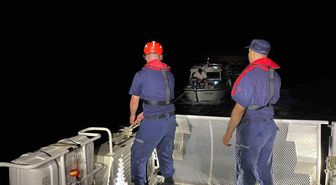 Çeşme'de sürüklenen teknedeki 3 kişi Sahil Güvenlik ekiplerince kurtarıldı