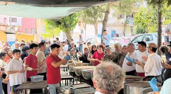 Güroluk Mahallesi'nde 34 yıllık aşure geleneği yaşatılıyor