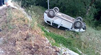 Kastamonu'da otomobil tarlaya yuvarlandı: 3 yaralı