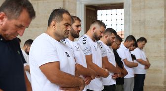 Kırkpınar pehlivanları er meydanı öncesi Selimiye Camisi'nde cuma namazı için saf tuttu