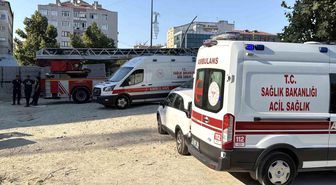 Küçükçekmece'de 3 aydır maaş alamayan işçiler inşaatın tepesine çıktılar