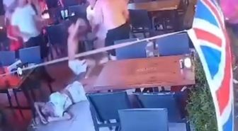 Marmaris'te restoranda İngiliz çiftin kavgası kamerada